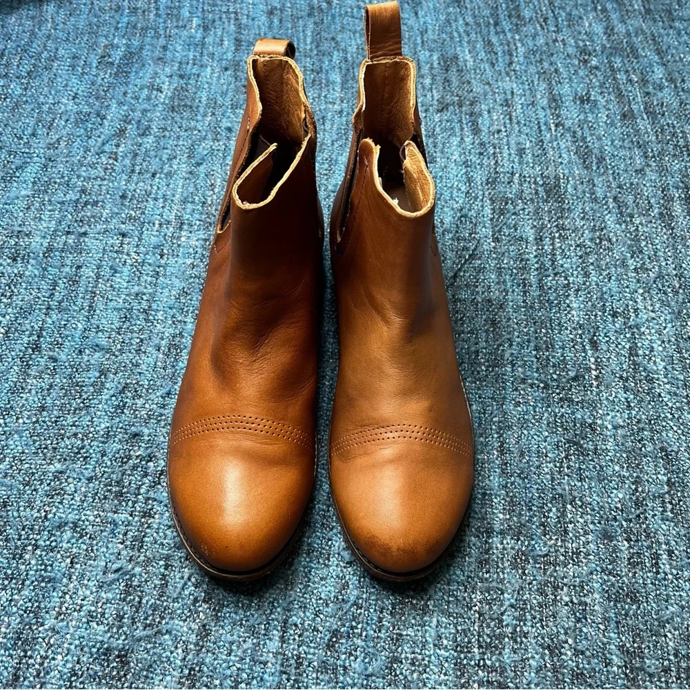 Olukai Malie Chelsea Boots in Rum Brown Leather Women's Size 7 Booties Pull On
